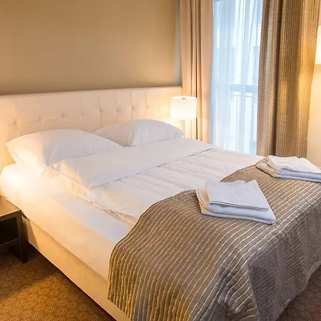 吉莫维特酒店 热舒夫